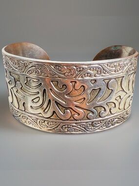 Vintage weighted etched aged Silvertone cuff bracelet